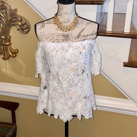 Dizzy Gal Tops - Dizzy Gal Strapless white lace top